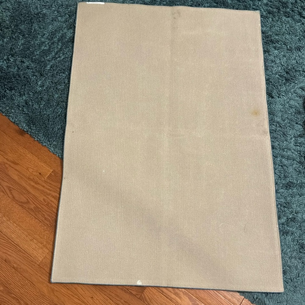 NON-SLIP AREA RUG - Picture 5 of 6